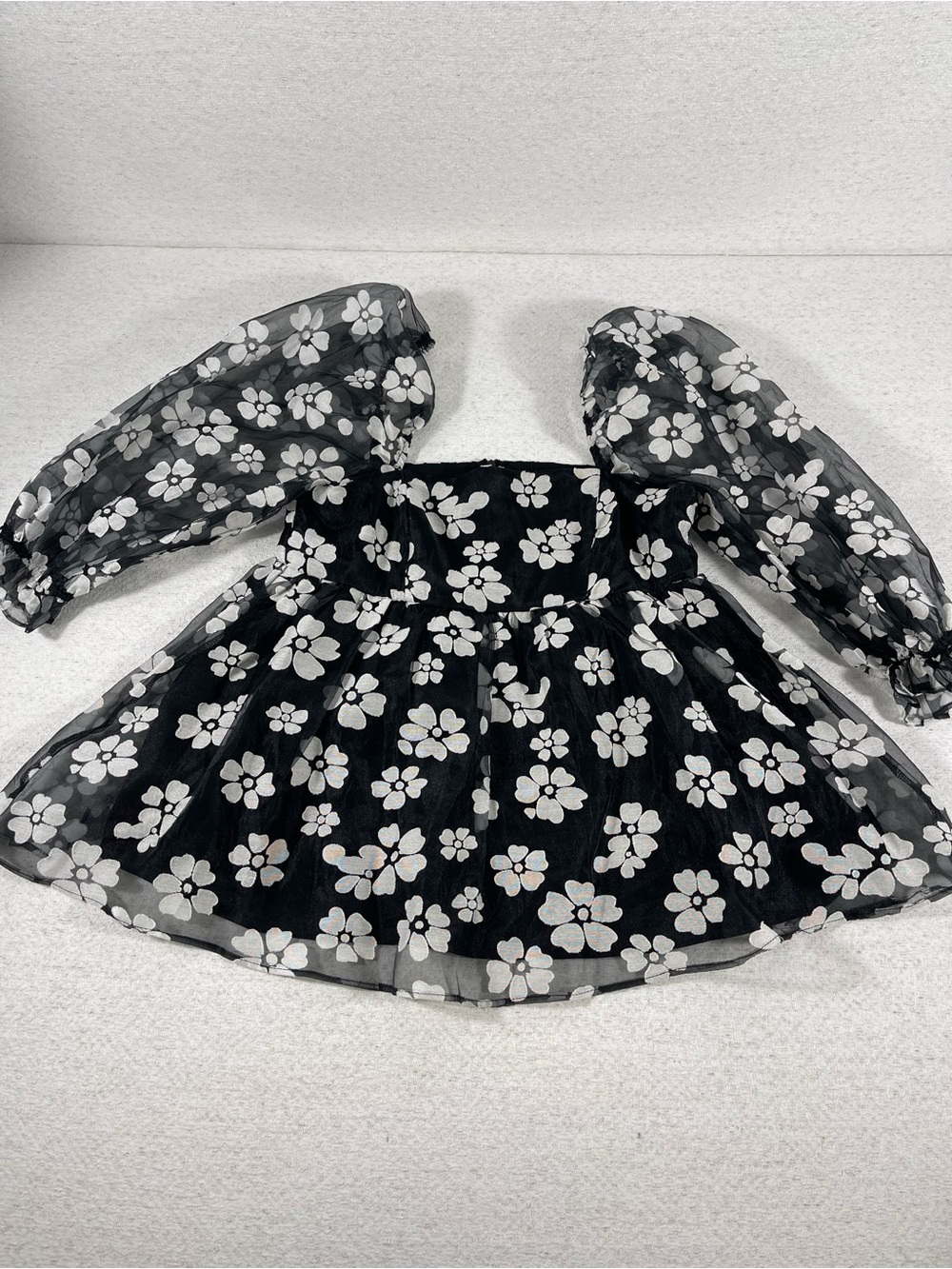 STORIA, Black And White Floral Tulle Mesh Top W/Puff Sleeves Women’s Small. #373
